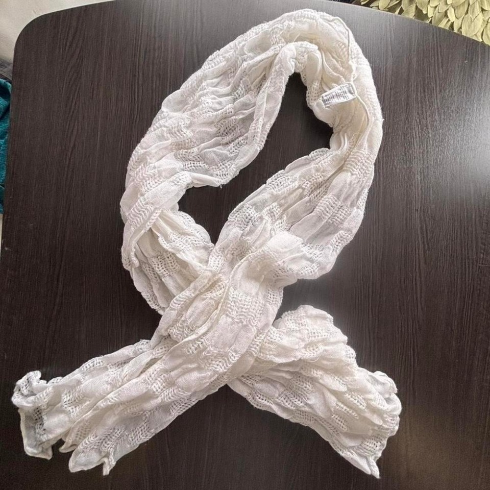Target LIght Cream Lace Scarf with Ruffles - Picture 8 of 8